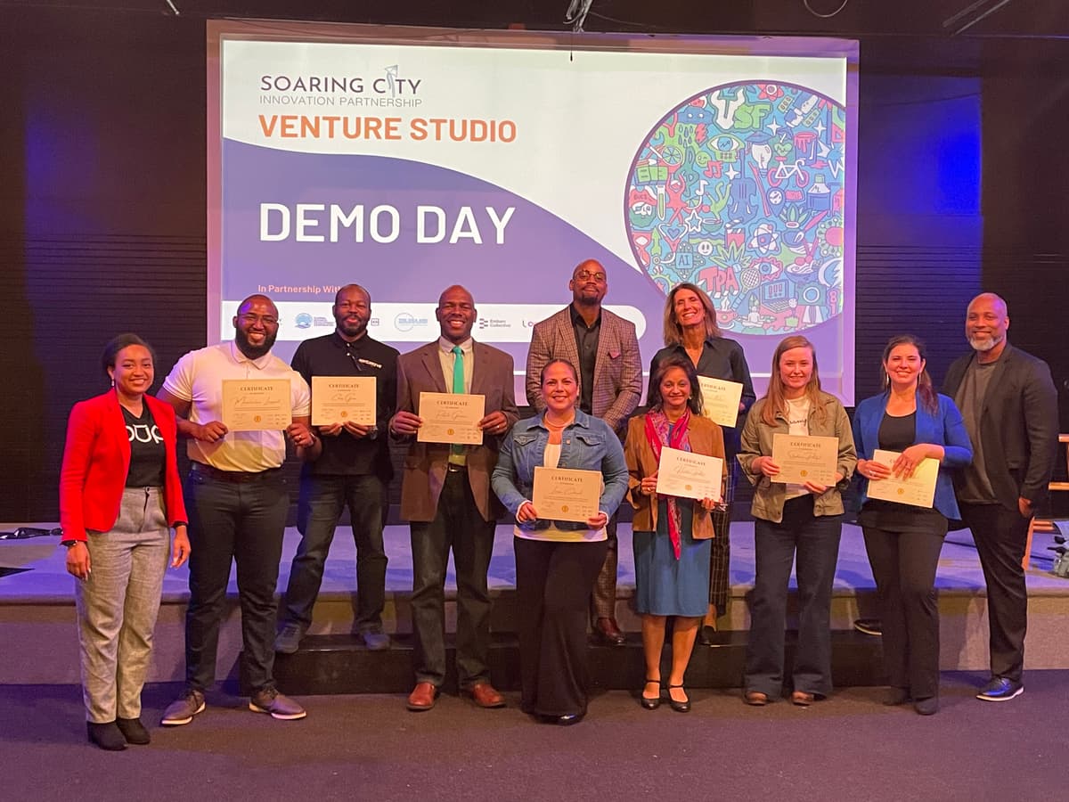 BŪP INNO cohort collaborating with mentors during office hours.